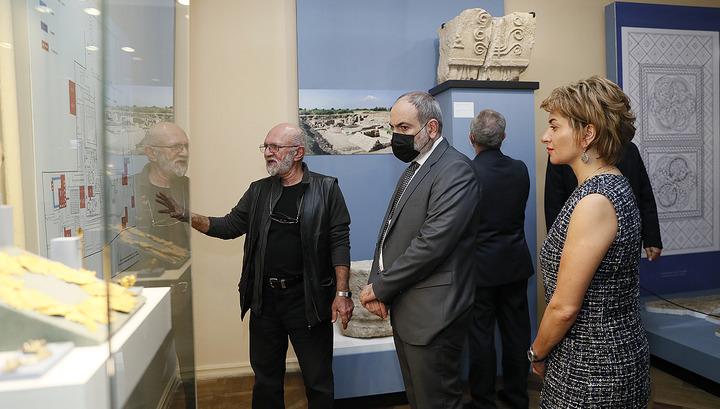 Փաշինյանը գնացել էր ցուցահանդես «գողեգող»․ «Իրավունք»