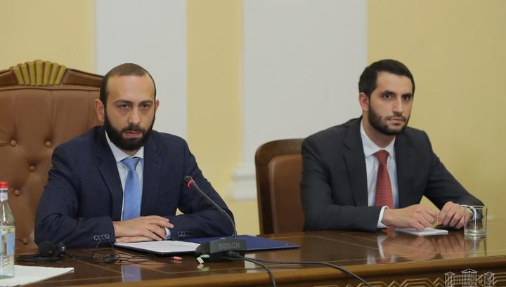 Արարատ Միրզոյանը դեսպանների հետ քննարկել է ՍԴ շուրջ ստեղծված իրավիճակը