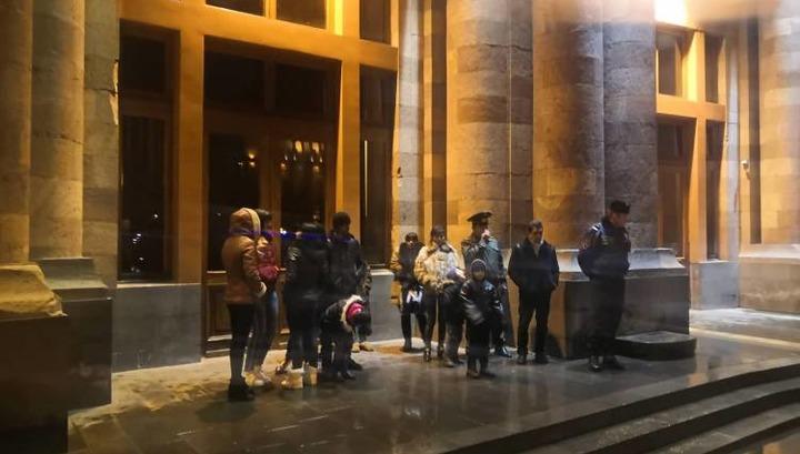 Գյումրեցի ընտանիքը վարչապետի հետ հանդիպում է պահանջում․ «Հրապարակ»