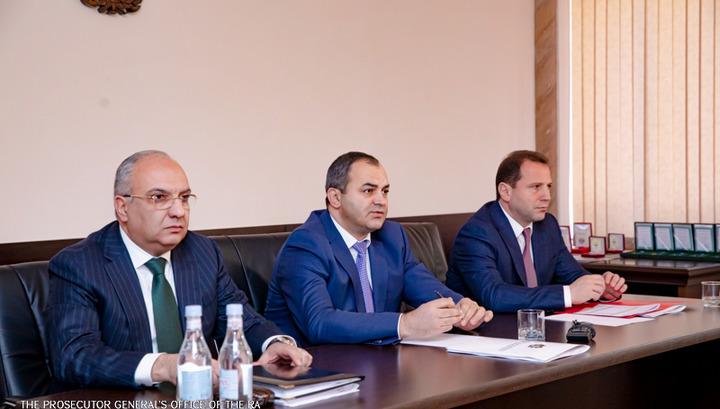 Մտեք զորամասեր, տեսեք՝ ով է որջերի պատասխանատուն. Արթուր Դավթյանը՝ դատախազներին