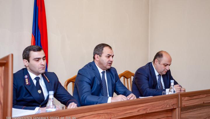 Դրանք որդեր են, մակաբույծներ․ Արթուր Դավթյանը՝ «քրեական սուբյեկտների» մասին