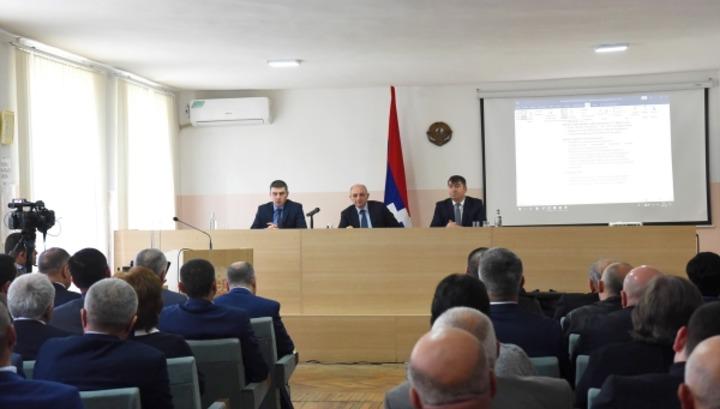 Բակո Սահակյանը Մարտունիում խորհրդակցություն է հրավիրել