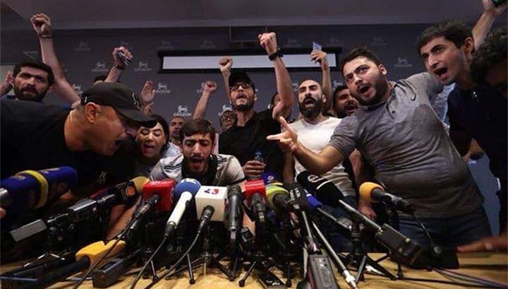 Մի լուսանկարի պատմություն, կամ տապալված ասուլիսը՝ որպես պետական ապարատ սողոսկելու կանաչ լույս. 168.am