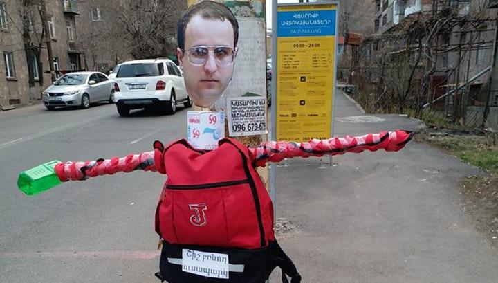 Հայկ Սարգսյանի տան հարակից խաչմերուկում տեղադրել են նրա խրտվիլակը