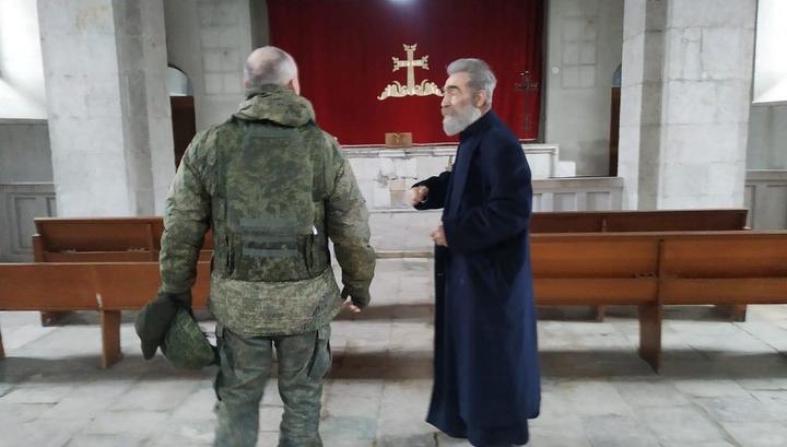 Պարգև Սրբազանը խաղաղապահների հետ քննարկել է Ամարասի հարցը