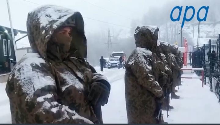 Ադրբեջանցի պսևդոակտիվիստները մեկնել են Բաքվում տաքանալու. նրանց տեղում զինվորներ են. Le Figaro-ի փոխտնօրեն