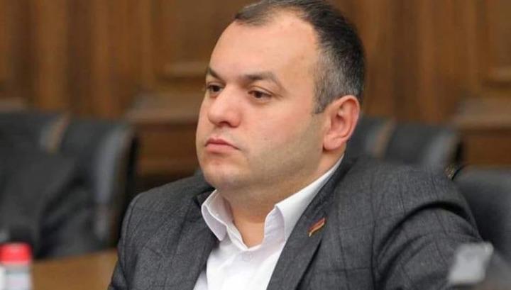 Պատգամավոր Վարդան Աթաբեկյանը դուրս է գալիս «Իմ քայլը» խմբակցությունից
