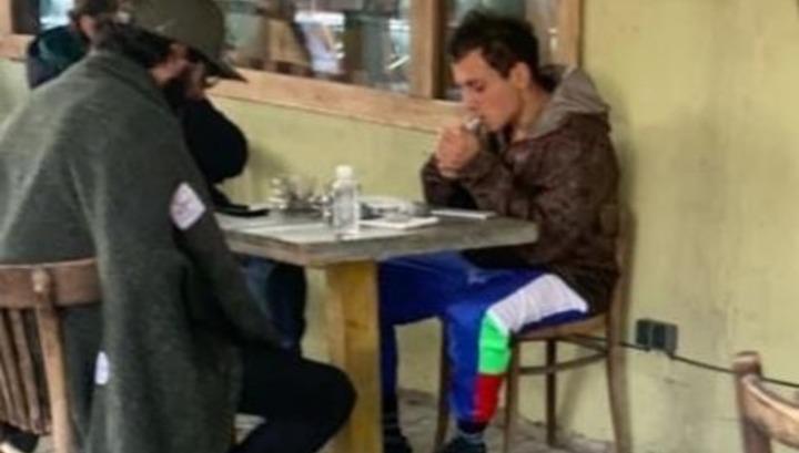 Աշոտ Փաշինյանը՝ Կառավարություն ներխուժած և վարչապետի ցուցանակը պոկած Իսկանդարյանի հետ