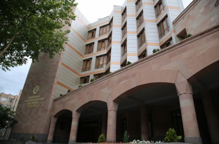 Հորաքրոջ բնակարանից 650.000 ՀՀ դրամ և 700 ԱՄՆ դոլար գումար է գողացել