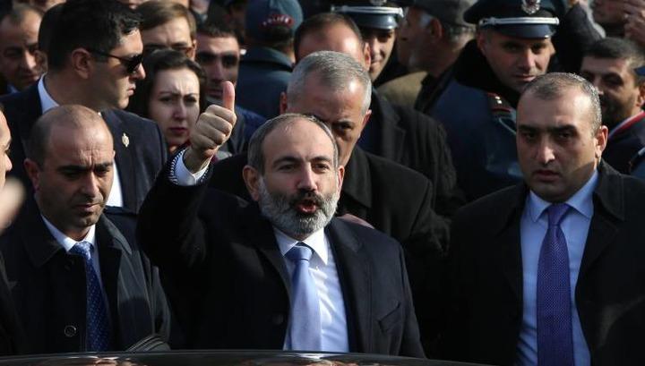 Փաշինյանին զեկուցել են, որ մարդիկ ահավոր զայրացած վիճակում են և հնարավոր է լուրջ միջադեպեր գրանցվեն․ «Փաստ»