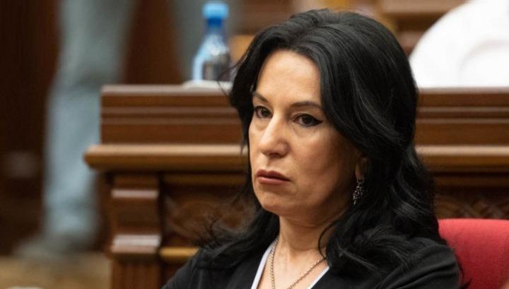 Պարետ և ԱՆ, կասե՞ք վիրուսից մահացած տատիկի դին որտեղ փնտրենք. Նաիրա Զոհրաբյան