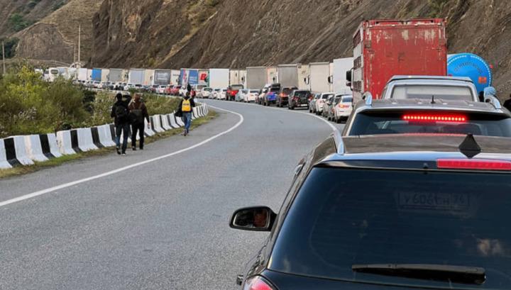 Ի՞նչ է կատարվում Վերին Լարսում. Վրաստան-ՌԴ ճանապարհին շուրջ 500 հայկական բեռնատար կա