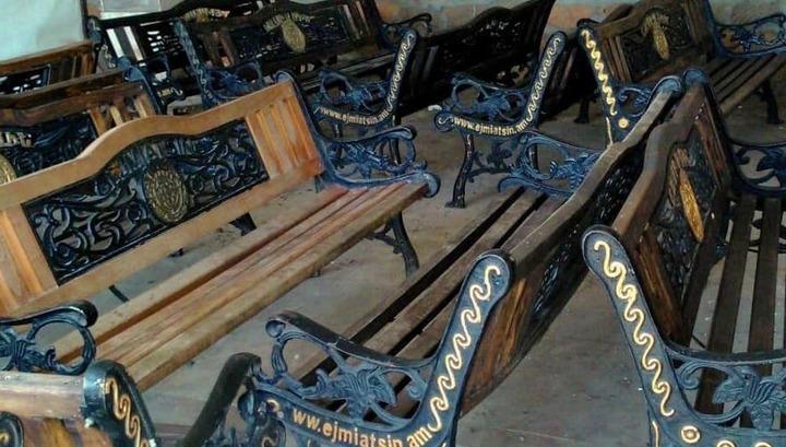 Էջմիածնում շարժական նստարանները հավաքել են