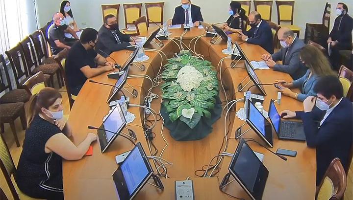 Դատական օրենսգրքում փոփոխություն, պաշտոնատար անձանց վերաբերյալ օրենքում լարցումներ․ ԱԺ հանձնաժողովի նիստը