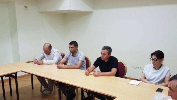 Օրն ավարտեցինք ՀՅԴ անդամ մտավորականների, գիտնականների ու հասարակական դաշտի հայտնի գործիչների հետ հանդիպումով․ Սաղաթելյան