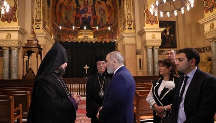 Նազելիի վարդն ու Կահիրեն․ «Հրապարակ»