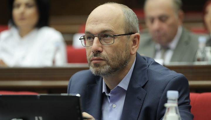 Քաղաքական տարբեր հայացքներ ի՞նչ կապ ունեն մարդ լինելու կամ չլինելու հետ․ Գեղամ Նազարյան