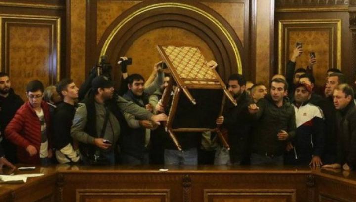 Նոյեմբերի 9-ի գործերը կարճվել են. «Ժողովուրդ»