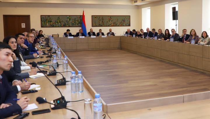 ԱԳՆ-ում հանդիպում է անցկացվել դեսպանների հետ