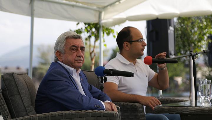 Սերժ Սարգսյանը Սևանում հանդիպել է ՀՀԿ երիտասարդների հետ