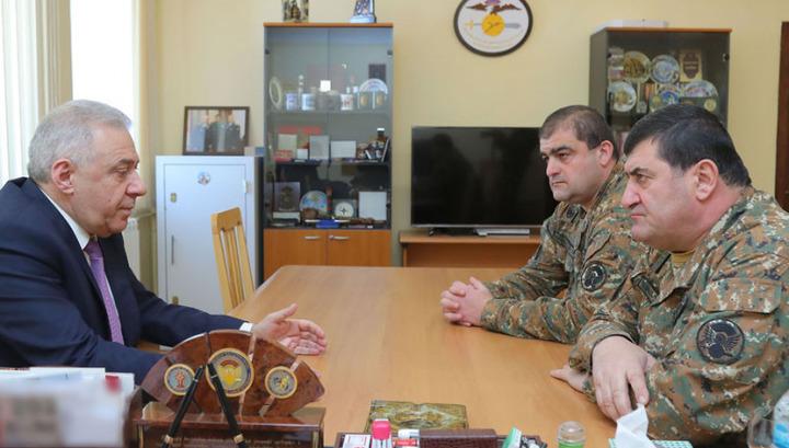 Պաշտպանության նախարարին են ներկայացվել ընթացիկ խնդիրներն ու ուսումնական տարվա պլանային միջոցառումները