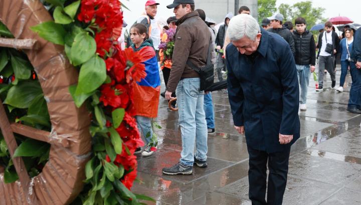 Սերժ Սարգսյանը հարգանքի տուրք է մատուցել Հայոց ցեղասպանության զոհերի հիշատակին