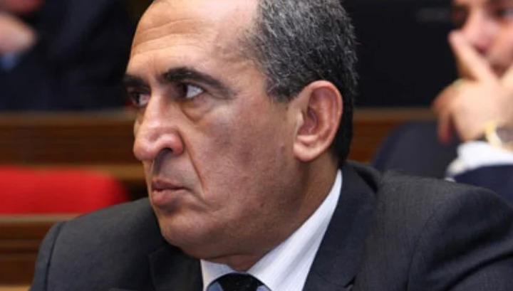 ԱԱԾ մի խումբ աշխատակիցներ մտել են ՆԳ նախկին փոխնախարար Գրիգոր Գրիգորյանի տուն