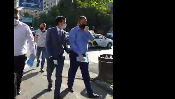 Հակոբ Արշակյանը դիմակ է բաժանում փողոցում. ՈւՂԻՂ