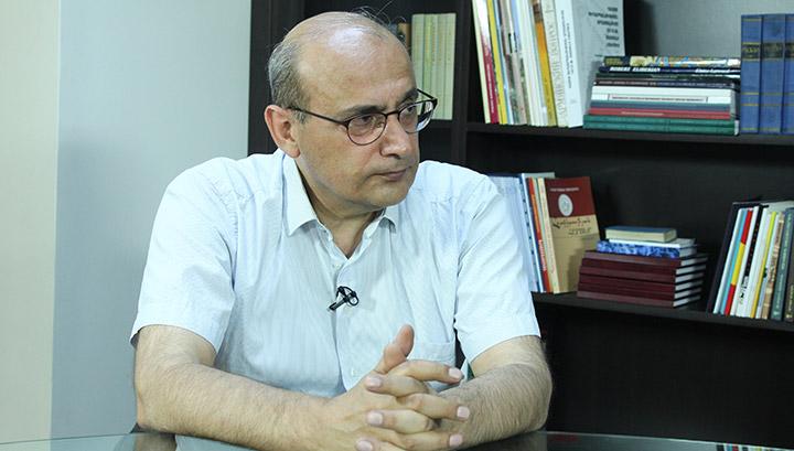 Ու լիքը ռոմանտիկներ նայում են սրա-նրա բերանին ու հայտարարությունների հետ հույսեր են փայփայում․ քաղաքագետ