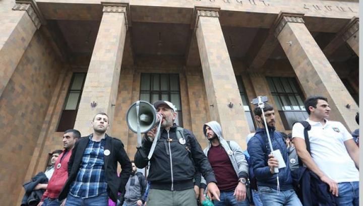 Երկիրը կամաց մտնում է քաոսի փուլ․ «Հրապարակ»