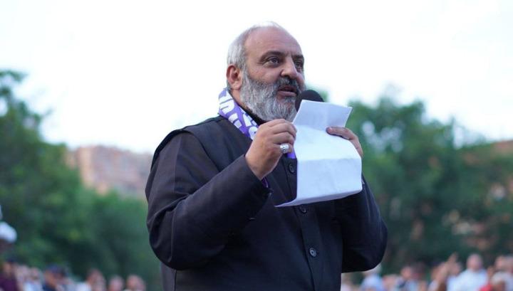 Հսկայական դիրքեր են հիմա հանձնվում Ադրբեջանին․ Բագրատ Սրբազան