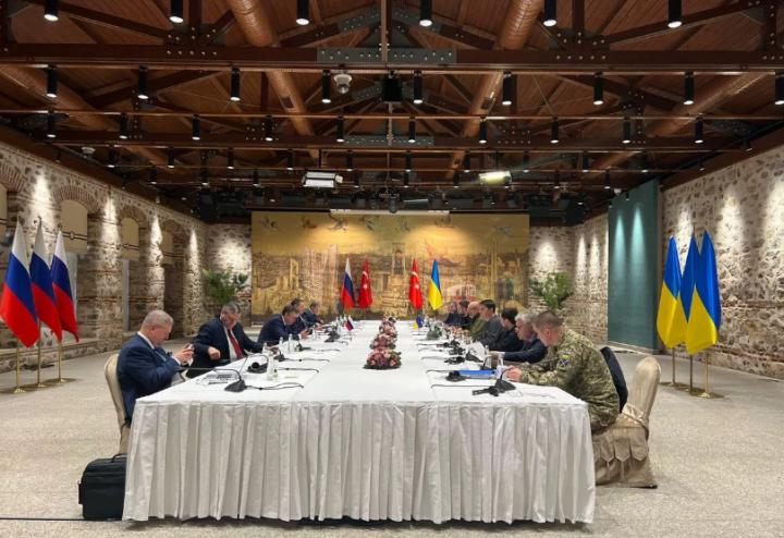 Կիևը խոստացել է հրաժարվել ռազմական դաշինքներին անդամակցելուց. Մեդինսկի