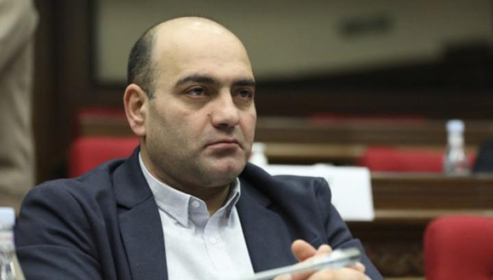 Մեր խնդիրը հիմա պետք է լիներ ոչ թե տոնածառը կամ լուսավորությունը, կամ  նույնիսկ հացի խնդիրը, այլ՝ մեր ապրելու խնդիրը․ Թադևոս Ավետիսյան․ Yerkir.am