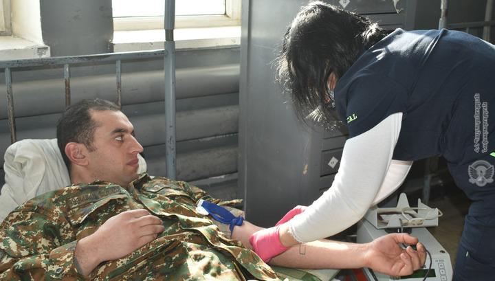 Զինծառայողներն արյուն են հանձնել