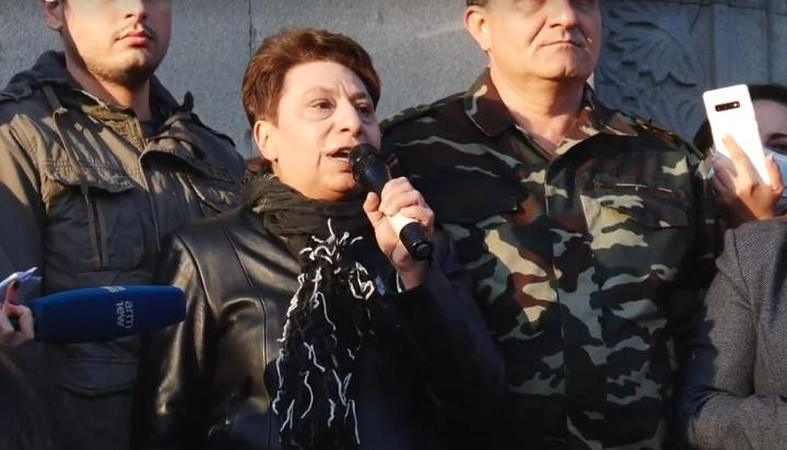 Ես պատասխան եմ պահանջում այն մարդուց, ով ստորագրեց ու հողերը հանձնեց. զոհվածի մայր