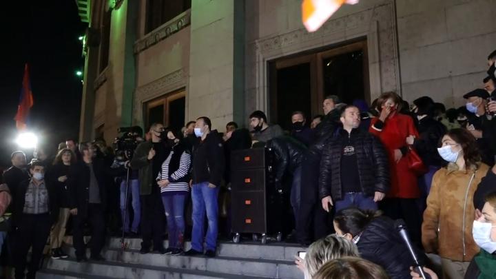 Վարչապետի հրաժարականի պահանջով հանրահավաք-երթ՝ Մատենադարանի մոտ․ ուղիղ