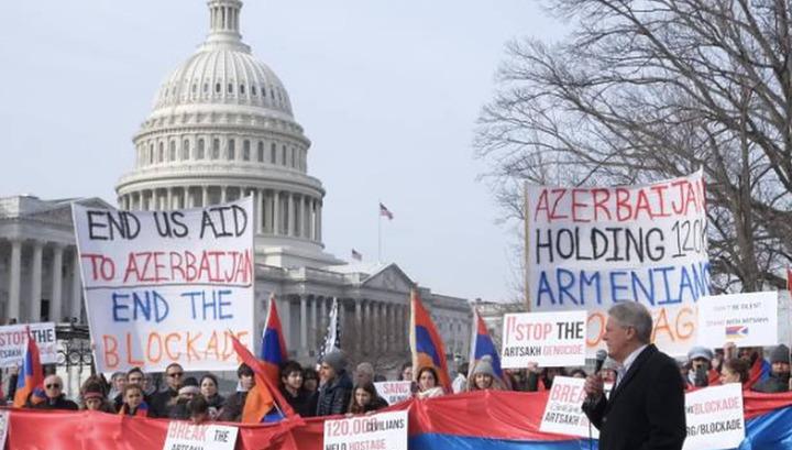 ԱՄՆ կոնգրեսականը միացել է Լաչինի միջանցքի արգելափակման դեմ ամերիկահայերի ցույցին