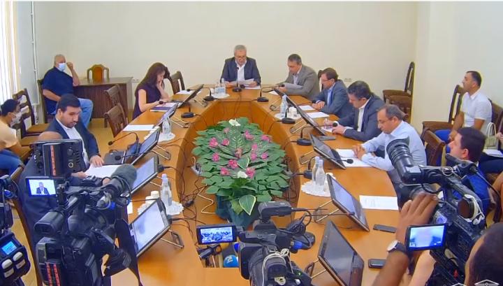 Շարունակվում է Պաշտպանության և անվտանգության հարցերի մշտական հանձնաժողով փոխնախագահի ընտրության քննարկումը