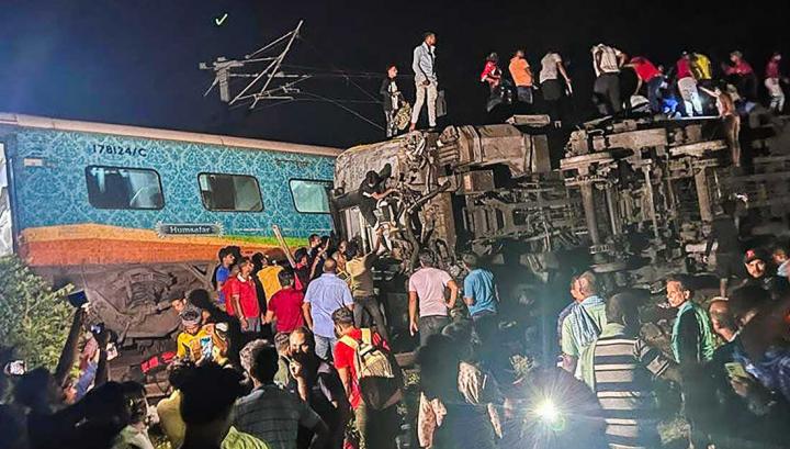 Հնդկաստանում գնացքների բախման հետևանքով զոհվել է 200 մարդ, վիրավորվել 900-ը