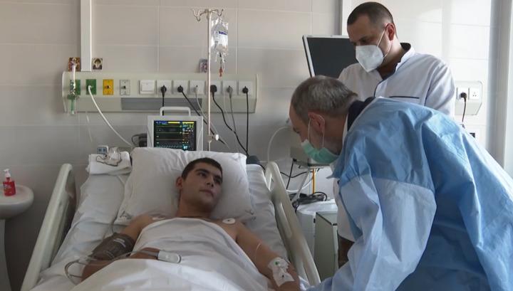 Նիկոլ Փաշինյանն այցելել է առաջնագծում վիրավորված զինծառայողներին