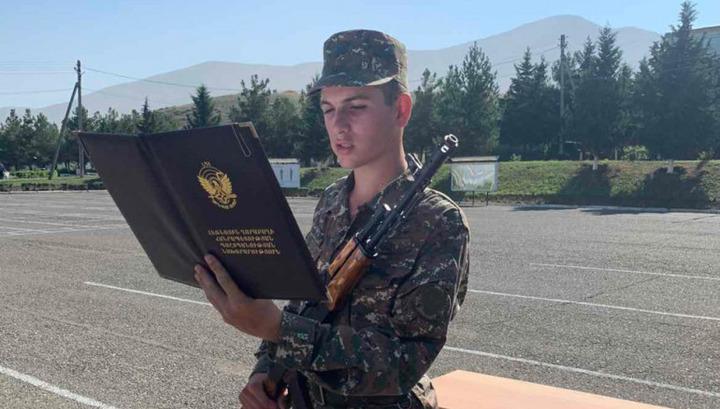 Հադրութում զոհված զինծառայող Ռոբերտ Կարապետյանի «Արիության» մեդալը տուն է բերել տաքսու վարորդը