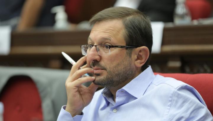 ՀԻՄՆԱՎՈՐՈՒՄՆԵՐ բաժնում իբր պարզաբանել են 24 միլիոն դրամ վճարելու գաղափարը, բայց օրենսդրական փոփոխություններում այդ մասին մոռացել են նշել․ պատգամավոր