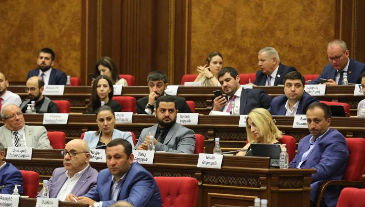 Ասել եմ ու կասեմ՝ այս խորհրդարանը ձրիակերների հավաքատեղի է․ Սևակ Հակոբյան
