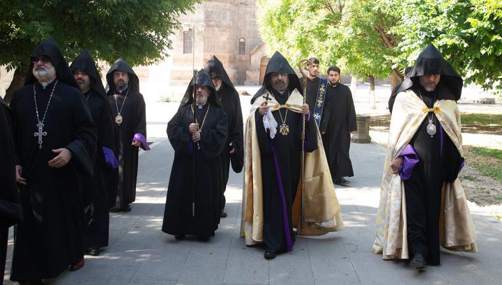 Կ․ Պոլսի Հայոց Պատրիարքը ժամանեց Մայր Աթոռ Սուրբ Էջմիածին