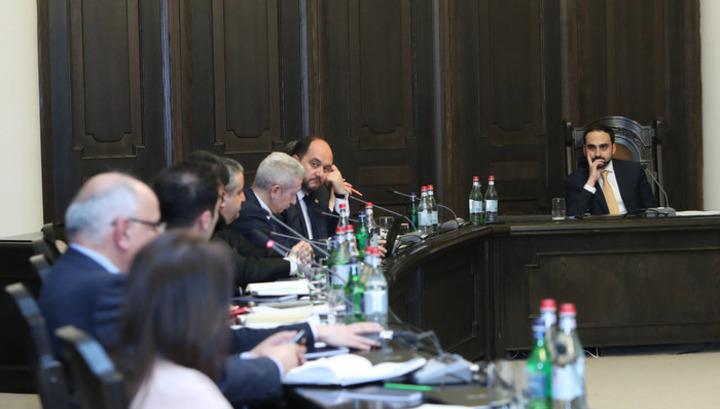 Ավինյանի ցուցումը՝ խոշոր արտադրական ձեռնարկությունների վերաբերյալ