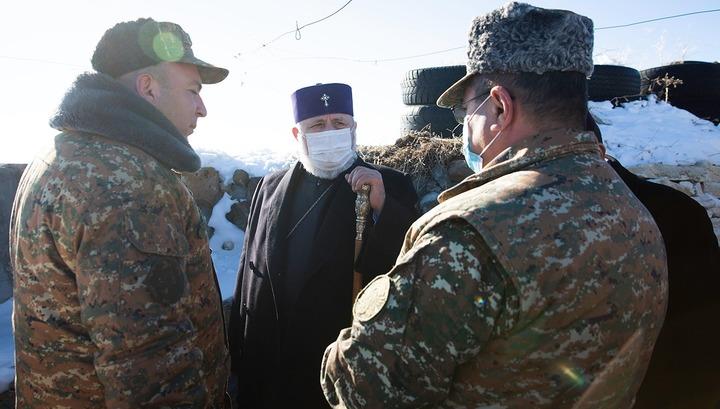 Գարեգին Բ-ն այցելել է տեղահանված արցախցիներին, վիրավոր զինծառայողներին, նաև մարտական դիրքեր