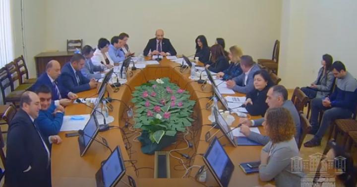 Պաշտոնատար անձանց գործունեության մասին օրենքում փոփոխությունների հարցն է քննվում. ուղիղ