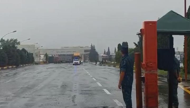 Ինչպես է Ռուսաստանի կողմից Աղդամով դեպի ԼՂ մարդասիրական օգնությամբ բեռնված մեքենա շարժվում