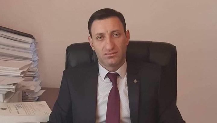 Պարեկները երեխայի աչքի առաջ հարվածել են դատախազին, տարել բաժին, ծեծել՝ վնասելով քիթը․ «Հրապարակ»