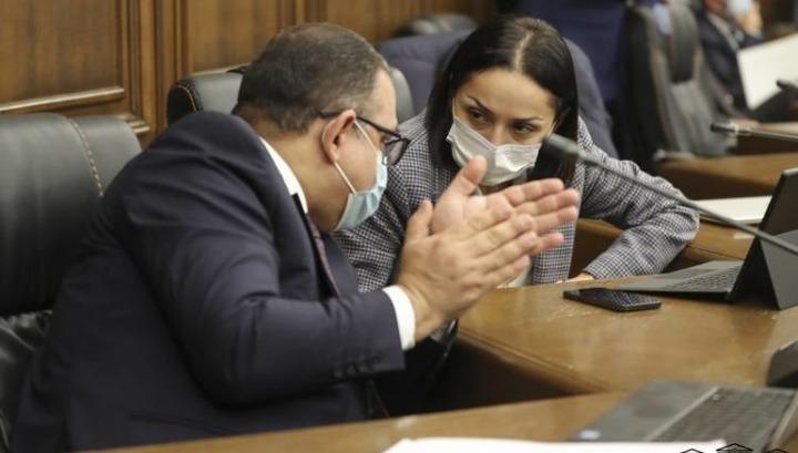 Ժողովուրդը կշարունակի «յոլա գնալ» խղճուկ թոշակով ու աշխատավարձով․ «Հրապարակ»